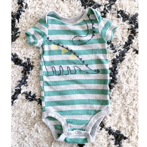 Bundle of 7 onesies - Picture 6 of 12